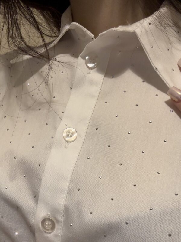 Camicia bianca con brillantini - immagine 2