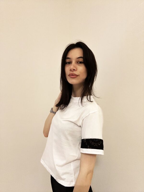 T-shirt bianca pizzo nero - immagine 2