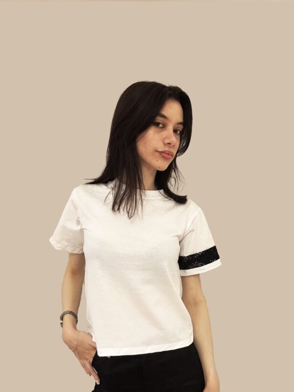 T-shirt bianca pizzo nero